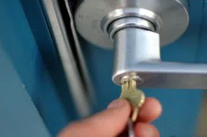 Neighborhood Locksmith Store Miami, FL 305-851-6930 - key-broke-in-lock